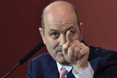 Sturzenegger decidido a convertir en Sociedad Anónima al club del que dice ser hincha