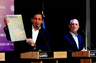Alak y Garro se tiran con macetas: ahora el ex intendente rechaza haber dejado deudas y ñoquis