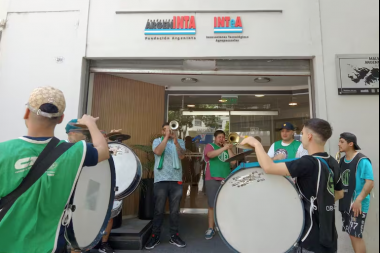 Concentración frente al edificio: trabajadores y trabajadoras del INTA empezaron la resistencia contra el siniestro plan de modernización