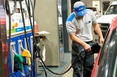 Si sos playero y lo votaste, ahorcate con la manguera: autorizarán a los conductores a cargarse combustible ellos mismos
