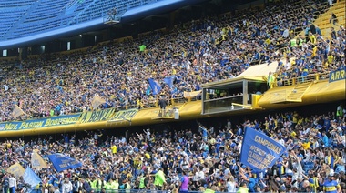 Noventa mil pesos la entrada, 10 lucas un chori: el fútbol ya tiene poco y nada de popular