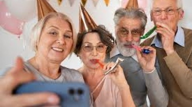 Ojo, abuelos no se vayan a ir de joda:  en mayo la jubilación mínima aumentará $ 10 mil