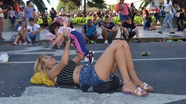 Mamás luchonas, duro informe: la mayoría de las mujeres que crían a sus hijos en soledad no recibe la cuota alimentaria