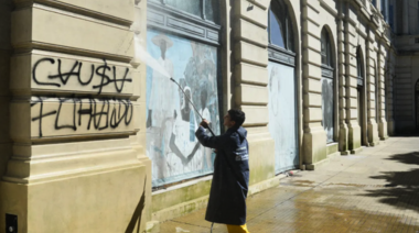 A pintar el calabozo: la Muni platense cargará judicialmente contra los "artistas" que ensucian espacios públicos