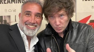 Un "periodista" libertario calificó a Riquelme de "negro verdulero" y desafió a que lo denuncien por discriminación