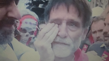 Cada día más loca: la policía de Bullrich tiró gases y pegó palazos a dos curas que rezaban por los jubilados