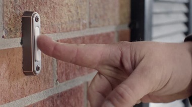 Espías que tocan el timbre: amenazas y hostigamiento al periodista que reveló el plan de inteligencia para espiar a quienes hablen mal del gobierno