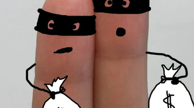 Tiene 100 años de perdón: afirman que Karina reclama por 100 mil dólares que habría recibido un puntero para el escaso acto de Moreno