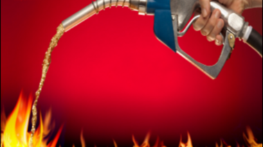 Nafta sobre el fuego: Milei vetó el financiamiento universitario y el aporte económico al Garraham