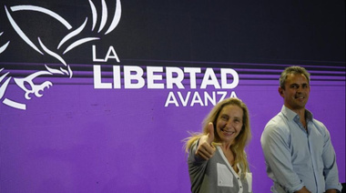 Pidió esperanza: entre puteadas y problemas de conjugación, Karina habló en Tucumán