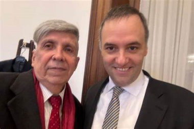 Topo con jopo: aseguran que entre los periodistas acreditados en la Rosada y el Congreso metieron a un buche de los  servicios de la dictadura