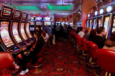 Timba a toda hora para mejor acceso a la ludopatía: habilitan medios electrónicos para casinos, bingos e hipódromos