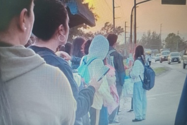 Para los empresarios del transporte la gente es lo de menos: empezaron las clases y siguen con la frecuencia de verano