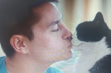 Parece que estuvieses besando al gato: polémica por la tendencia en favor del bigote femenino