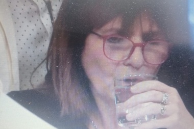 De que te recontra espionaje: revelan que Bullrich usa unos sofisticados anteojos de espía