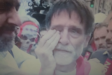 Cada día más loca: la policía de Bullrich tiró gases y pegó palazos a dos curas que rezaban por los jubilados