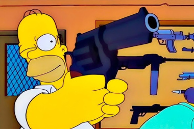 Esto termina a los tiros: el gobierno habilitó a civiles la compra de armas automáticas