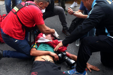 Más infame no se consigue: Gendarmería dice que la culpa fue del fotógrafo por poner la cabeza