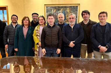Avenida del Medio: con radicales y otros poco conocidos se presentó el rejunte electoral "Somos Buenos Aires