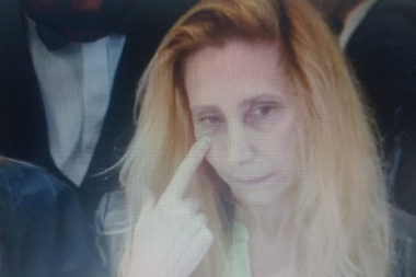 Una famosa vidente uruguaya dice que Milei "mira a su hermana Karina y queda como loco, grita"