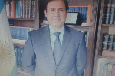 Que muñeco: el juez que protege a Karina impidiendo que se difundan más audios tiene cinco denuncias por acoso sexual