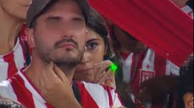 También pudo haber entrado con un revólver: el Aprevide busca respuestas por la piba que molestó al arquero de Vélez con un láser