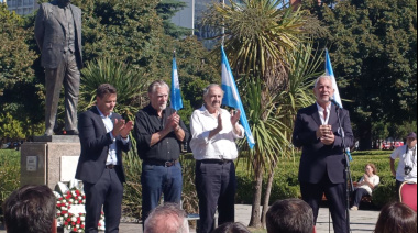 Con vibrantes mensajes de unidad para salir de la pesadilla conservadora, homenajearon a Raúl Alfonsín