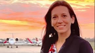 Disponen medidas de protección para la empleada de la empresa aérea que llevó a Adorni a Punta del Este y mandó al frente a su amiguito periodista