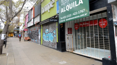 Setenta persianas y ninguna flor: siguen cerrando comercios de diferentes rubros en el centro de La Plata