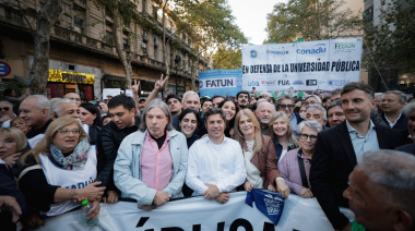 En la multitudinaria marcha por la Educación, Kicillof le dejó un severo mensaje a Milei