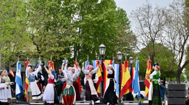 Renovación total: Alak inauguró la nueva Plaza España de La Plata