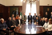 Los tanos, contentos: Alak recibió el respaldo de las entidades italianas para la remodelación de Plaza Italia