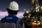 YPF floja de papeles: revelan que detrás del verso de las inversiones, hay una ola de despidos y jubilaciones anticipadas