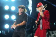 Que la inocencia te valga: Milei celebró que AC/DC lo invitó a tocar en Ríver pero era una Fake News