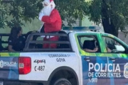 Reproches y piñas: escándalo con un Papa Noel correntino por un regalo que no llevó hace muchos años