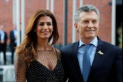 Mauricio meado, de risa: afirman que la textil de su ex Juliana Awada no puede pagar los salarios