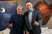Aseguran que mientras Adorni pone la cara, el amigo de la TV Pública la sigue juntando en pala