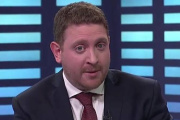 Lechoso y asqueroso: denunciaron a Joni Viale por hacer bromas con amenazas de violación a un jugador de la Selección