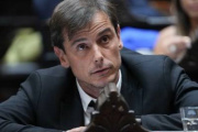 Caradura es poco: recibió una beca del CENARD y ahora vota en contra de los subsidios a los clubes