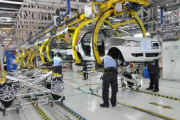 Andá nomás, comprate un chino: Fiat y Peugeot advirtieron que se irían del país