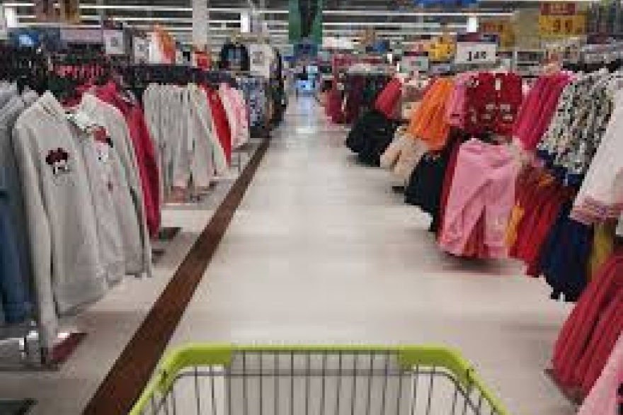 En las tiendas piden ley pareja si es que Carrefour y otros Hiper pueden venden  ropa y zapatos - Diario Full